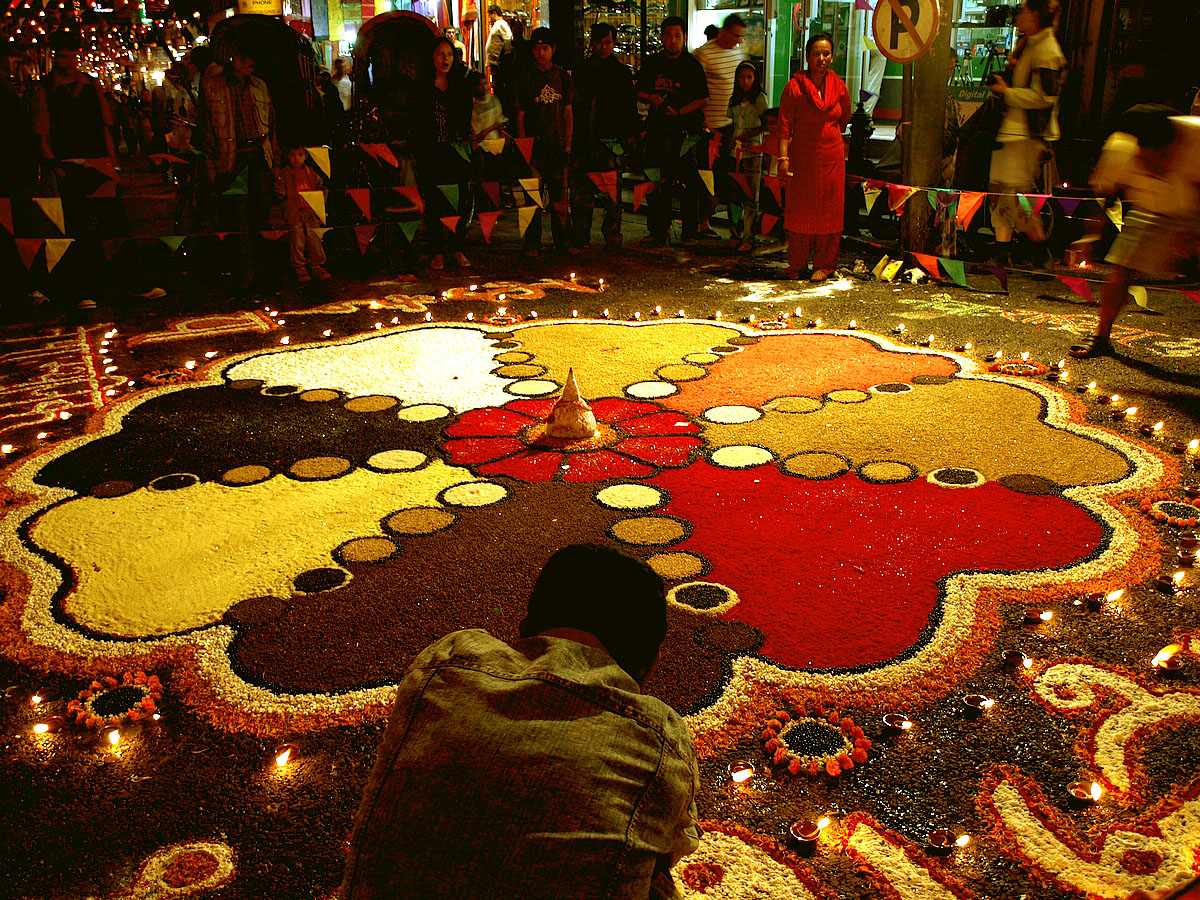 flower pulses rangoli design by rosa gambolas 4