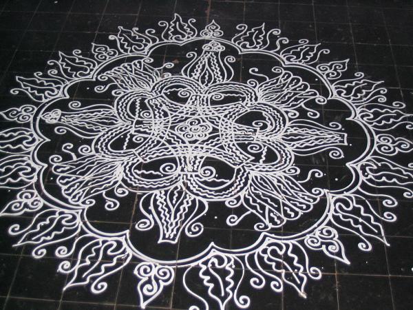 simple flower rangoli 2